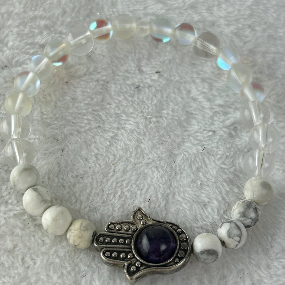 Howlite Bead Bracelet Hamsa SilverTone Silver Tone Elastic 6.75 6 3/4 Inches